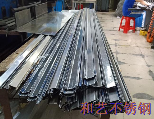 中山紫馬奔騰公寓門鈑金加工 中山紫馬奔騰公寓門鈑金加工