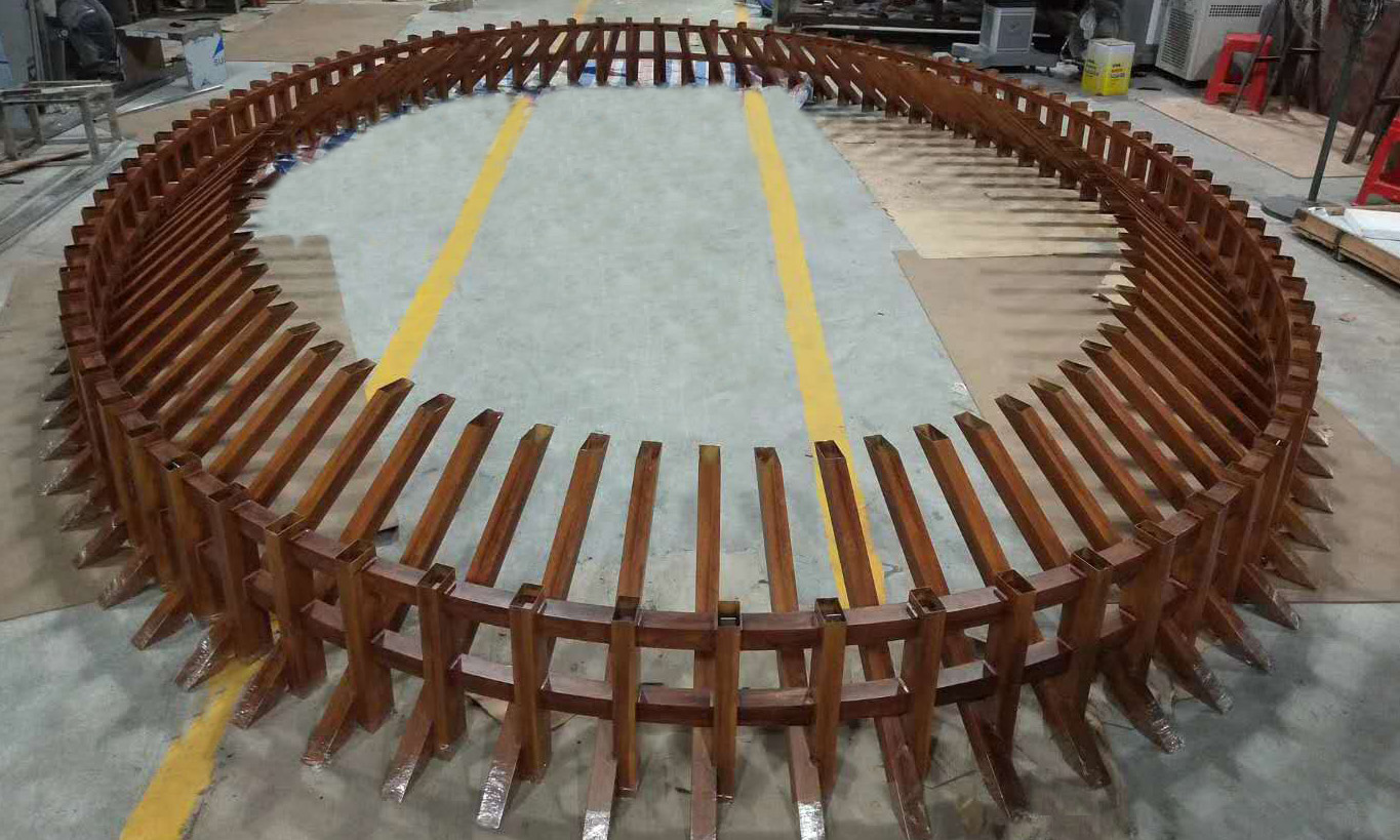 美國(guó)開(kāi)心點(diǎn)餐廳：木紋不銹鋼天花裝飾